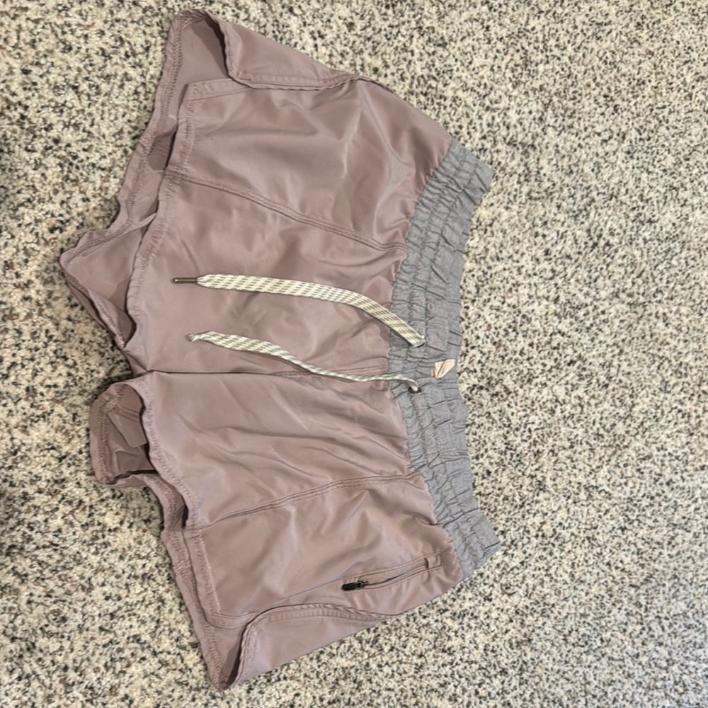 Vuori Clementine 2.5 in Pink and Gray Athletic Shorts Lightweight Comfort